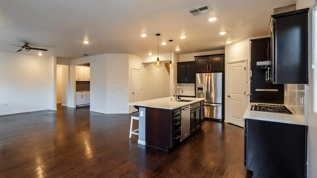 5 bed, 2873 sqft, $4,100 — Photo 2