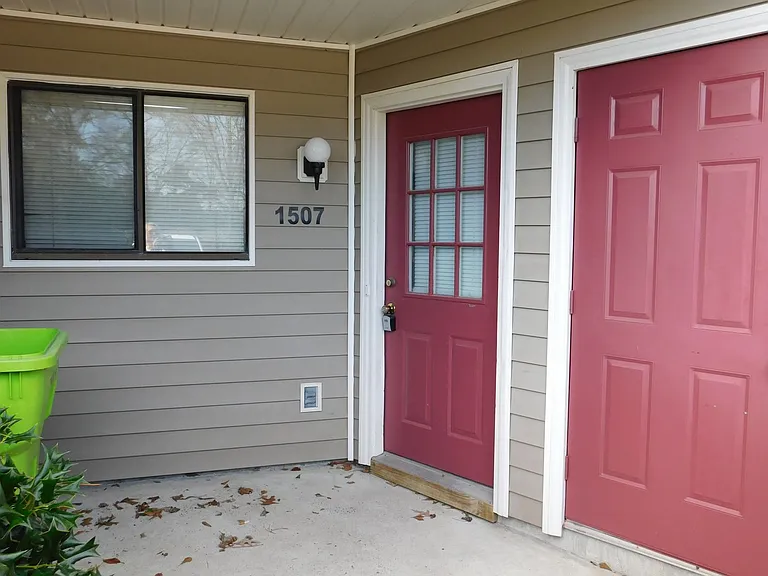 1507 College Way — Photo 2