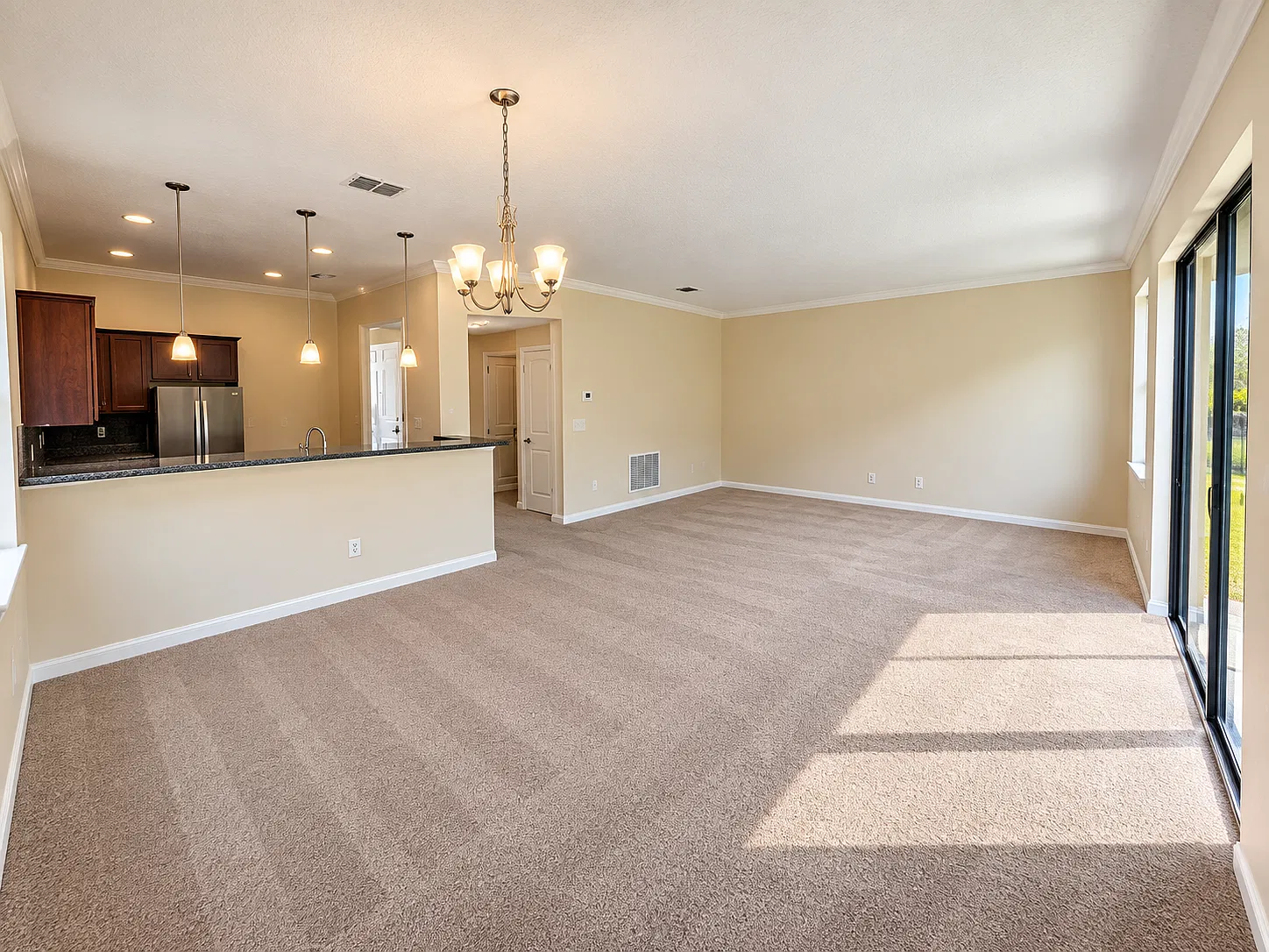 4 bed, 2.5 bath, 1950 sqft, $1,795 — Photo 2