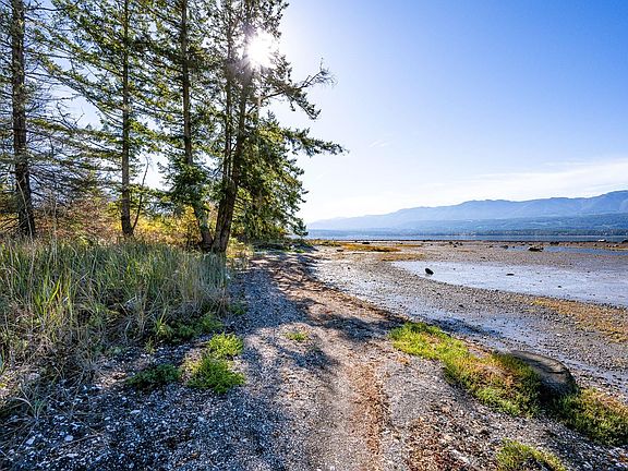 2nd image of 6161 Lacon Rd