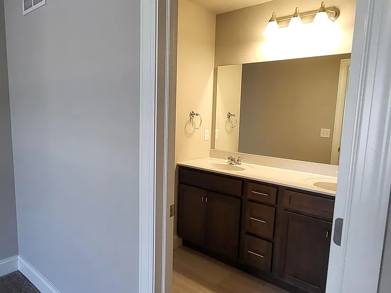 Master Bedroom's Private Full Bathroom