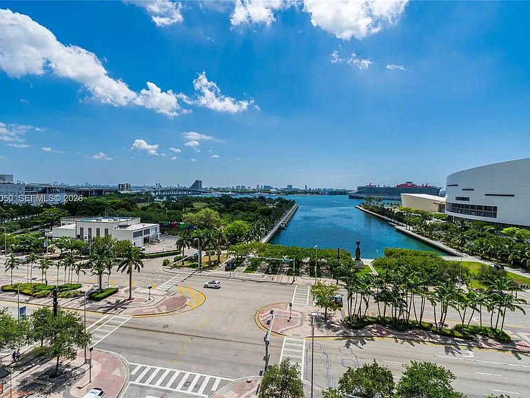 888 Biscayne Blvd #812 — Photo 27