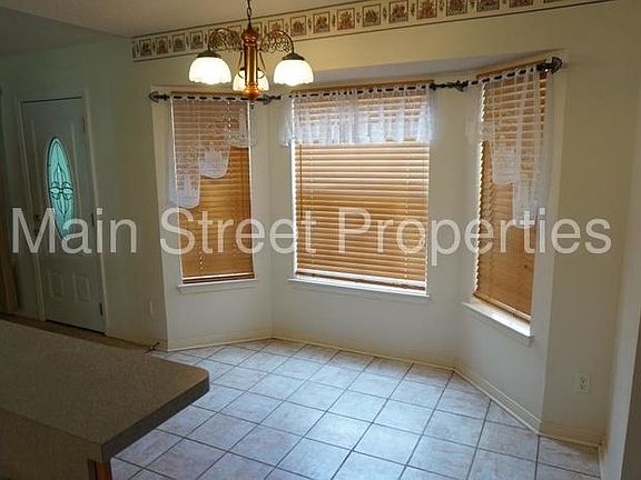 3rd image of 513 Long Lake Dr