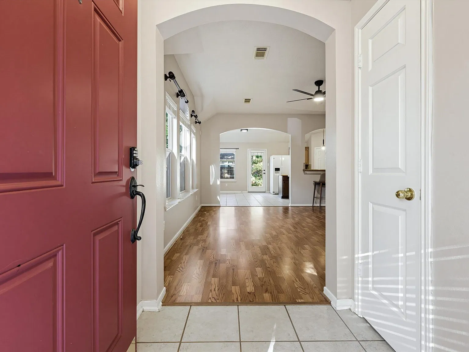 3 bed, 2.0 bath, 1518 sqft, $2,250 — Photo 4