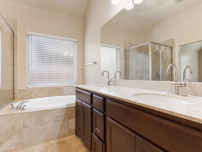 8710 White Crown — Photo 14