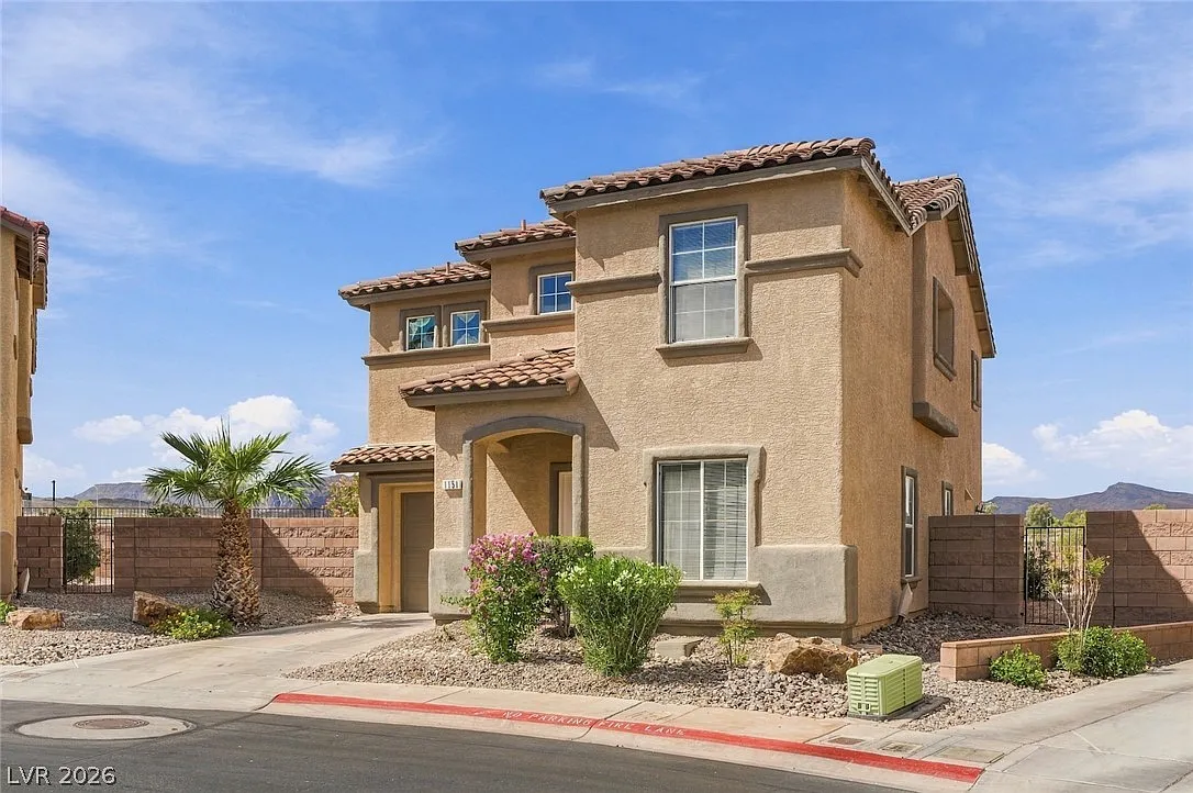 4 bed, 2.5 bath, 1747 sqft, $2,195 — Photo 2