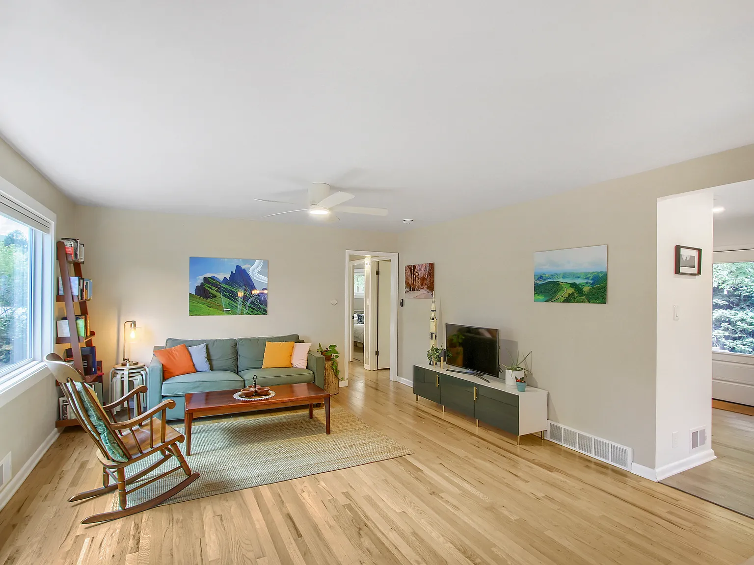 3 bed, 990 sqft, $3,400 — Photo 2