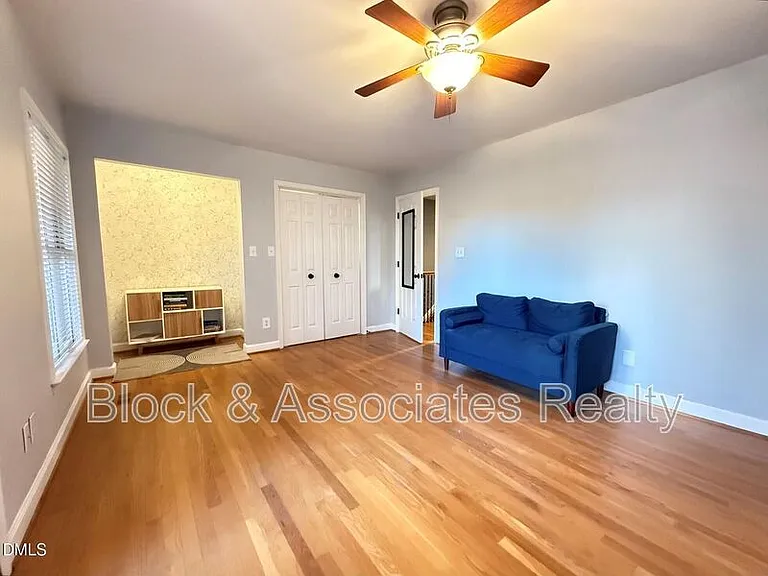 210 E Davie St — Photo 28