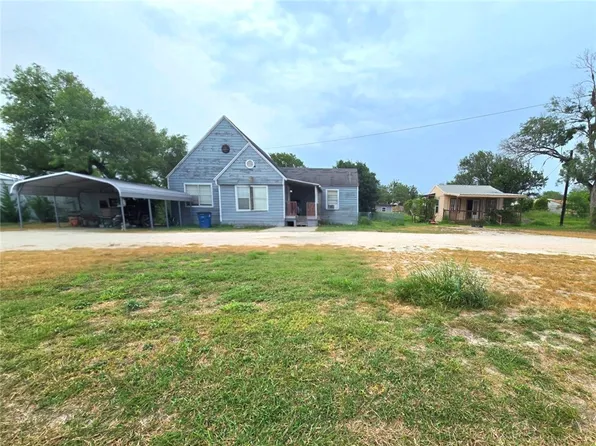 207 McGloin St, Three Rivers, TX 78071