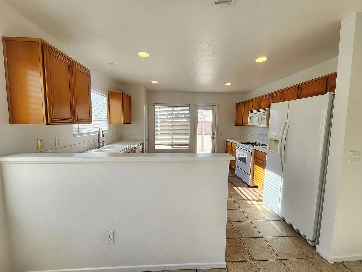 Three Bedroom in Desert Vista Community — Photo 4