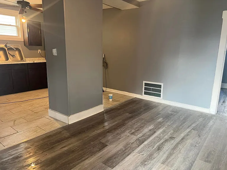 2509 Howard St — Photo 3