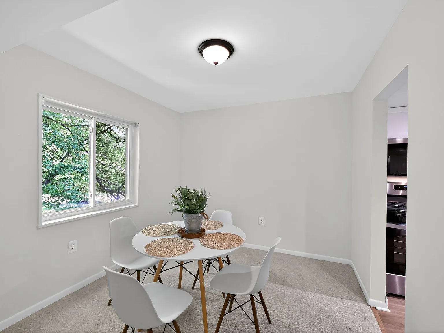 2 bed, 986 sqft, $2,000 — Photo 4