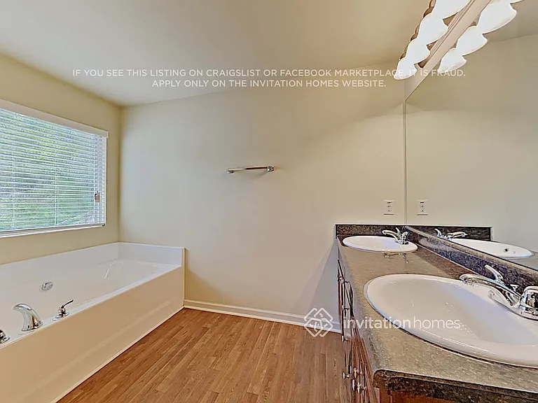 906 Grenier Ter — Photo 12