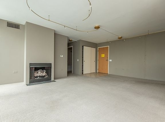 4th image of 3120 S Indiana Ave Unit 405