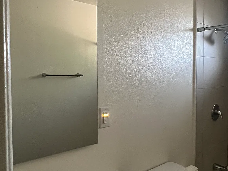 703 E Grove St — Photo 13