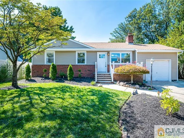 135 Talmadge Ave, Iselin, NJ 08830