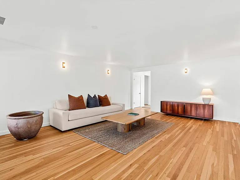 13805 Village Ave — Photo 9