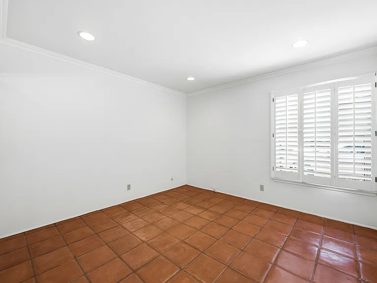 1090 Elfstone Ct — Photo 19