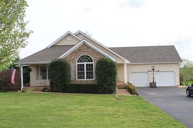 1st image of 220 Villa Dr