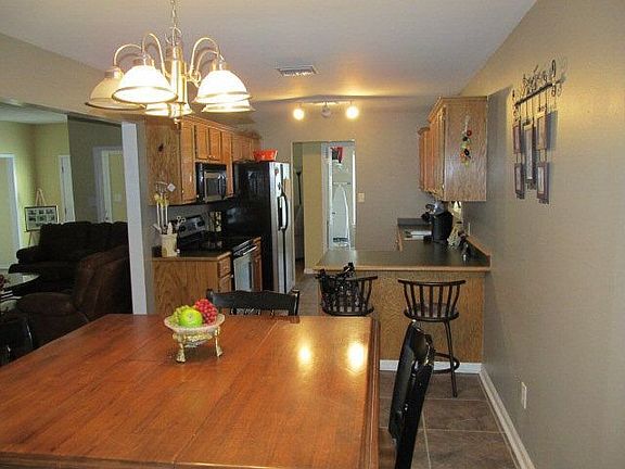 5th image of 1004 Susan Ct #A