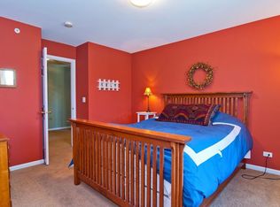 1281 Bison Ln, Hoffman Estates, IL