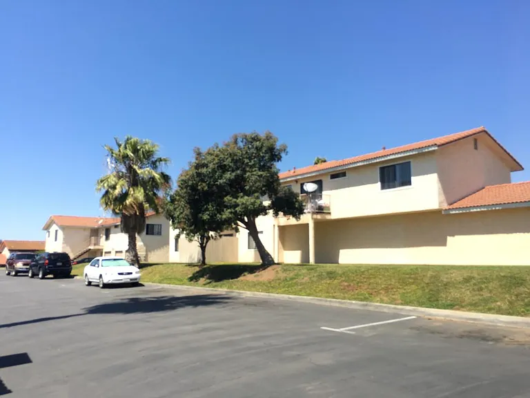 1023 N Citrus Ave — Photo 1