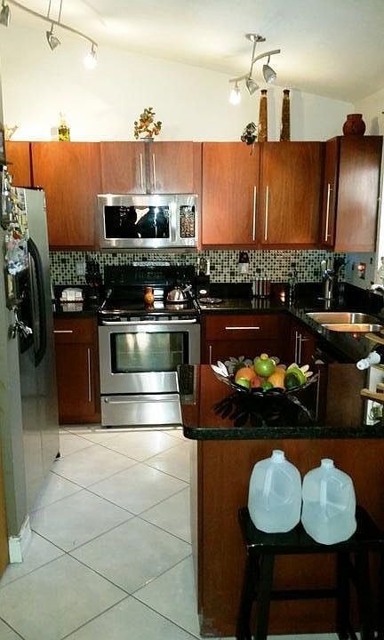 Kitchen - granite counter & SS appliances