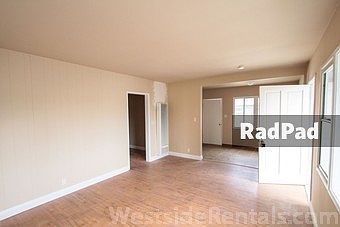 3rd image of 6907 Owensmouth Ave