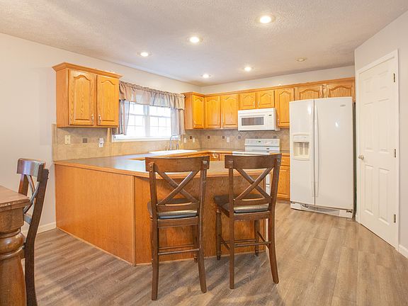 5th image of 3901 Farrington Dr