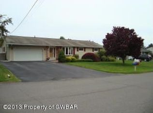 22 Robbins Rd, Dallas, PA 18612