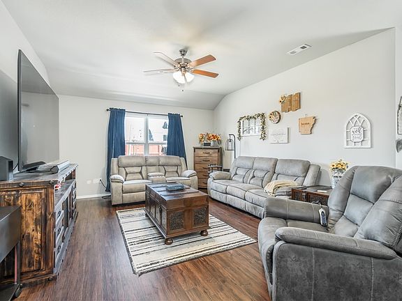 3rd image of 1440 Scotland Dr