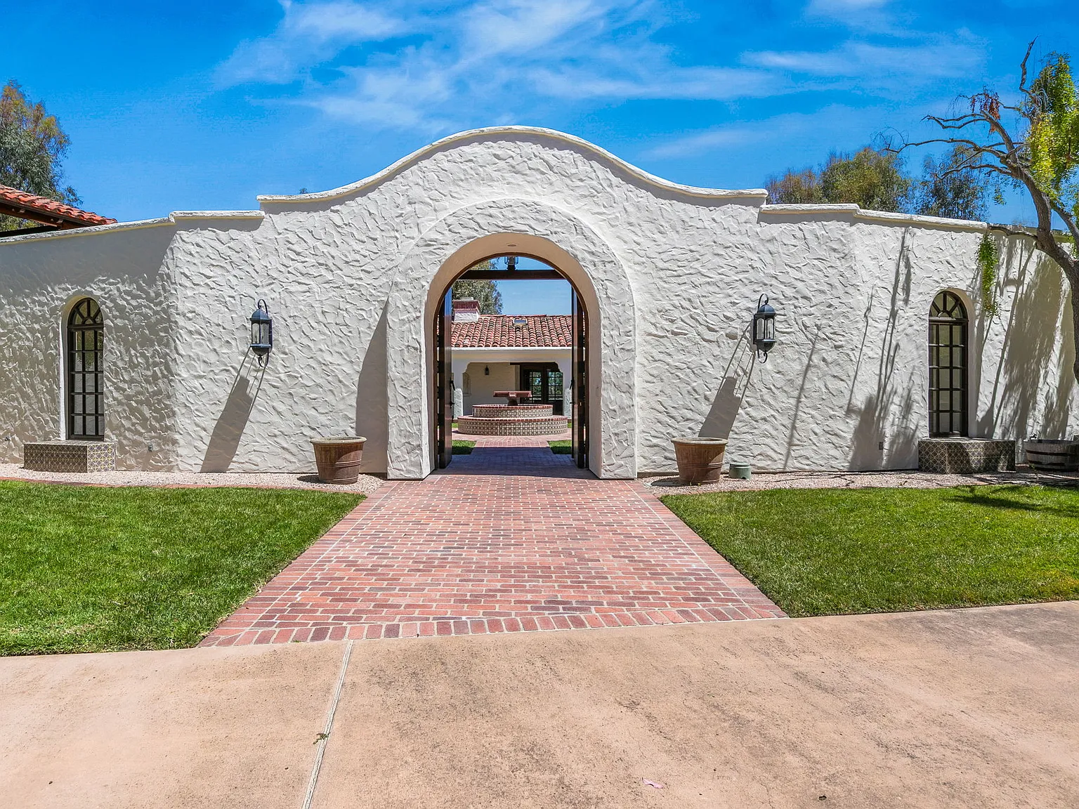 4 bed, 3774 sqft, $17,500 — Photo 4