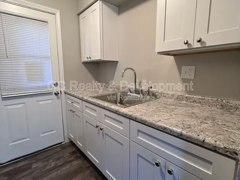 324 E Wilson Ave #C — Photo 6