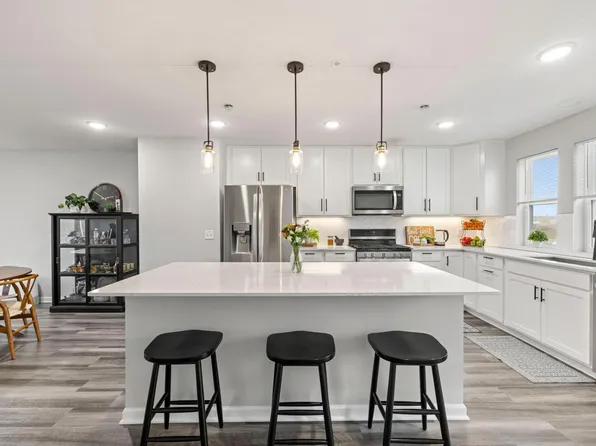 5882 156th St W, Apple Valley, MN 55124