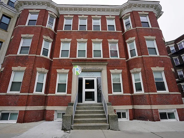 1322 Commonwealth Ave #6 — Photo 1