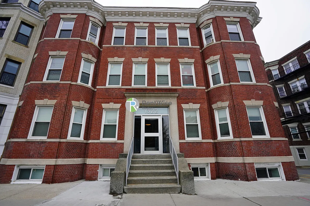 Building Photo - 1322 Commonwealth Ave #5