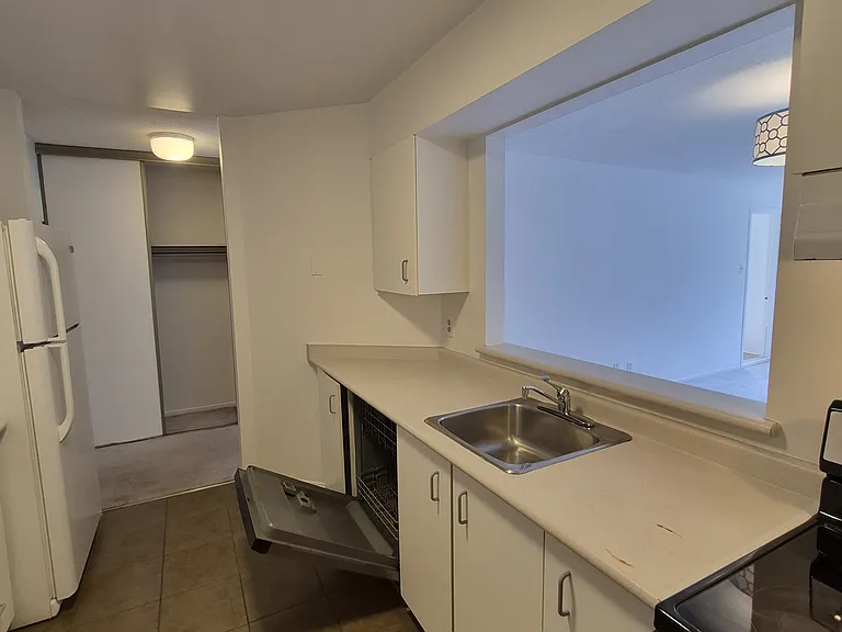 318 Lorry Greenberg Dr #322 — Photo 16