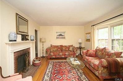 3rd image of 64 Meadowpark Ave E