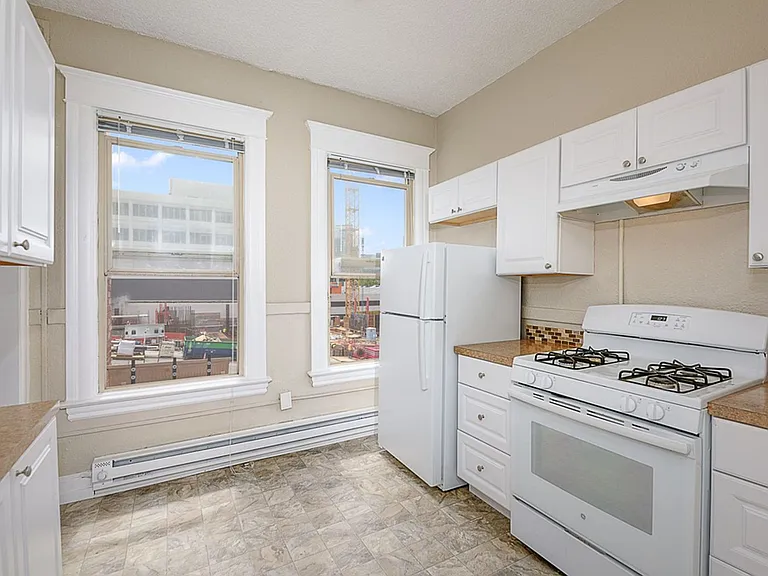Grandview Apartments — Photo 23