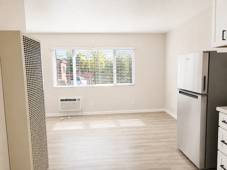 Malone Apartments — Photo 9