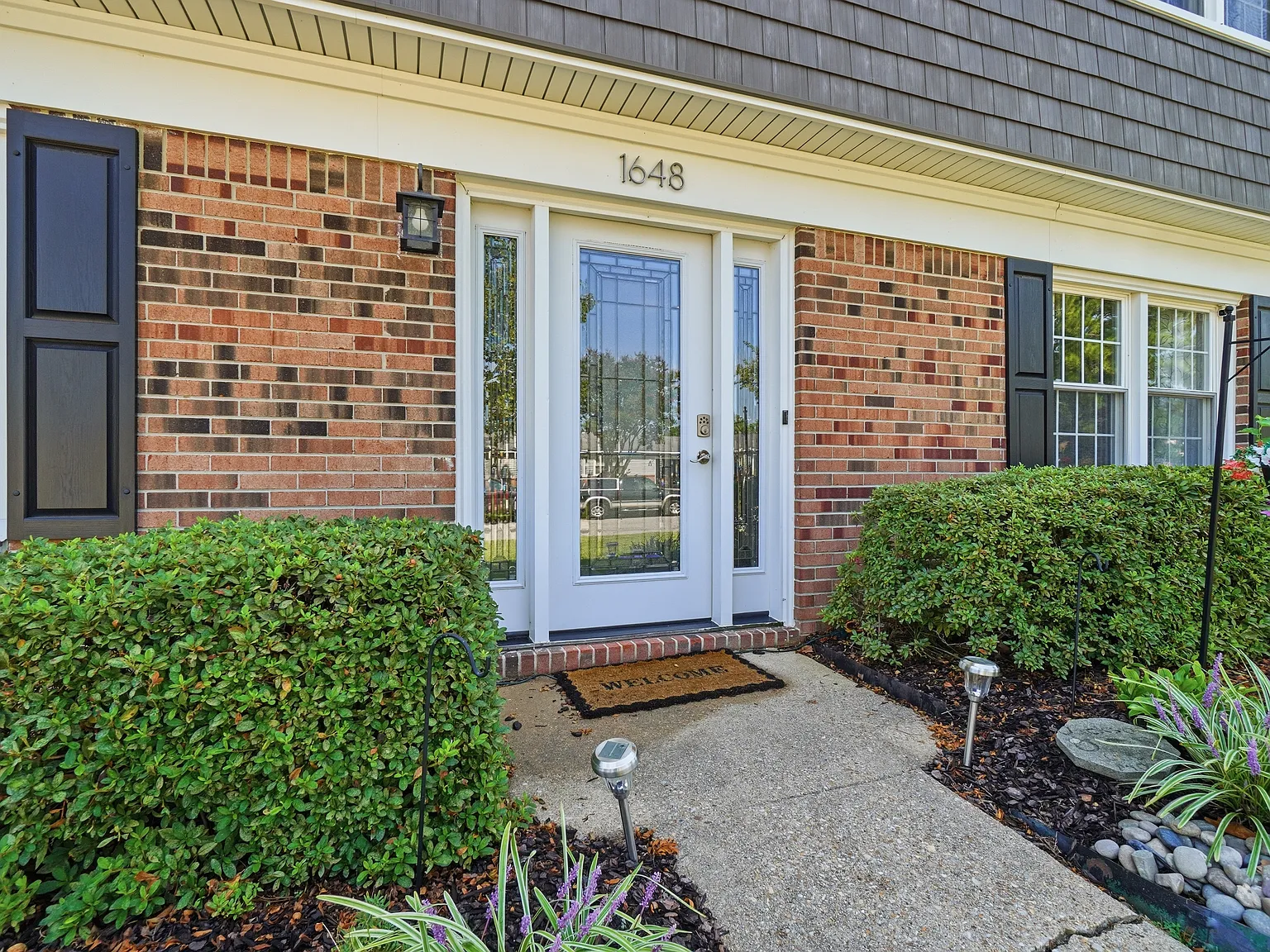 4 bed, 2.5 bath, 1961 sqft, $3,000 — Photo 2