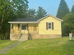 205 Willis Ave, Crab Orchard, WV 25827