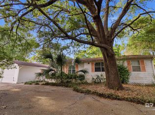450 W Canal Dr, Gulf Shores, AL 36542