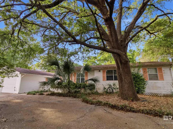 450 W Canal Dr, Gulf Shores, AL 36542