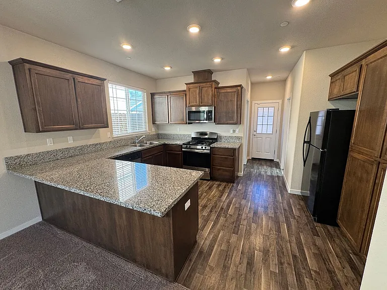 120 Ivy St — Photo 4