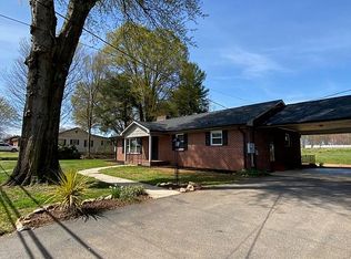 537 E Main St, Boonville, NC 27011
