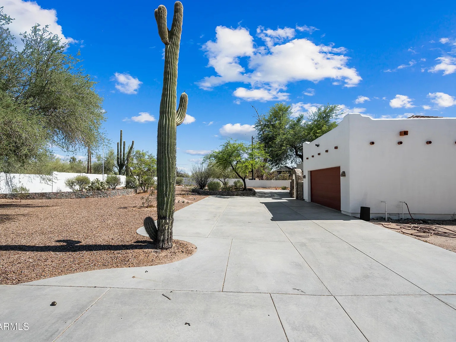 6 bed, 4.5 bath, 4403 sqft, $3,995 — Photo 3