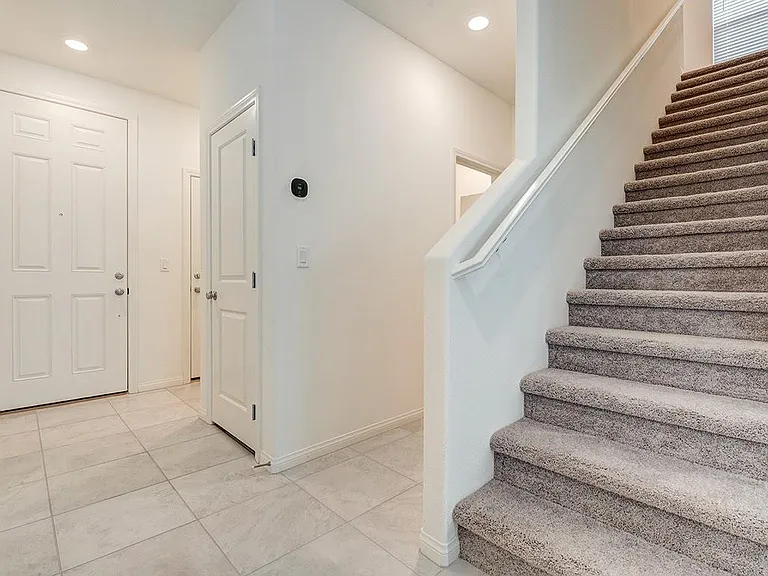 9866 Ravenswood Peak Ave — Photo 4