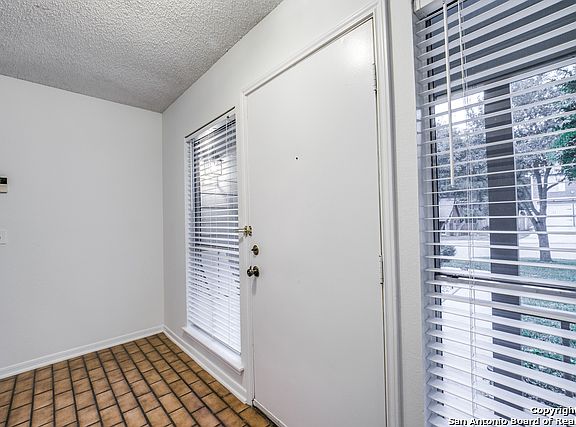 5th image of 9135 Park Trl