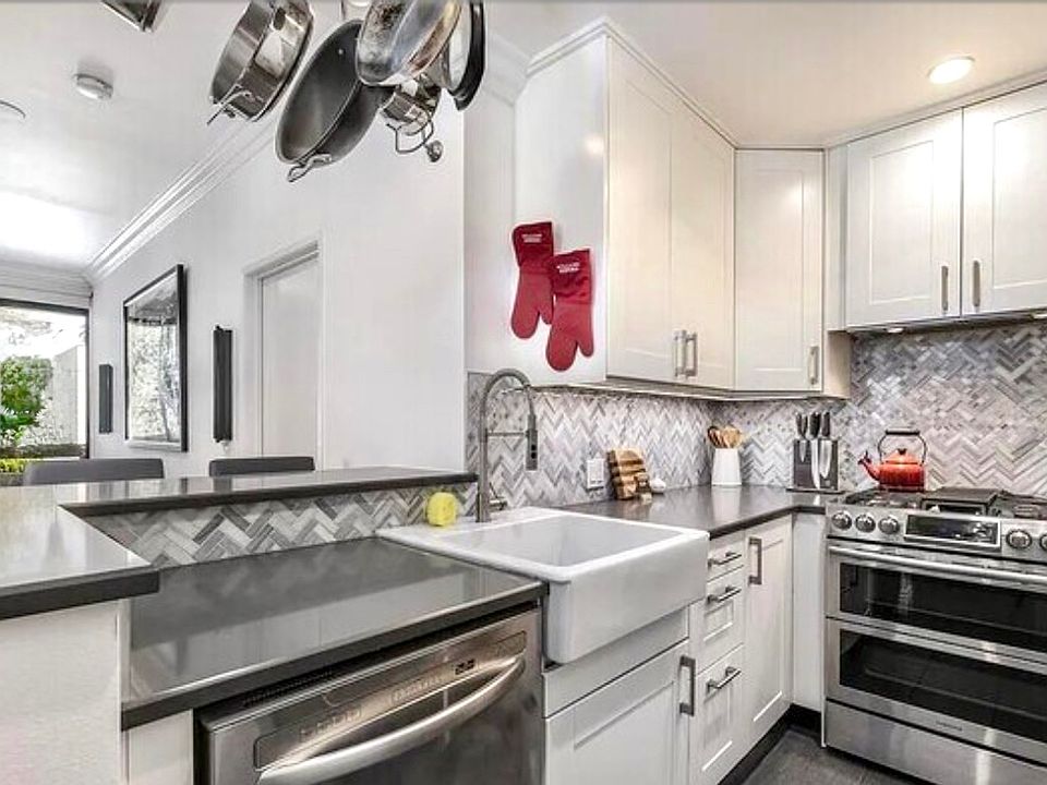1st image of 10861 Moorpark St Unit 112